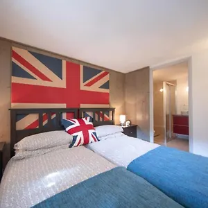 Beautiful 3 Bedroom In Chalet
